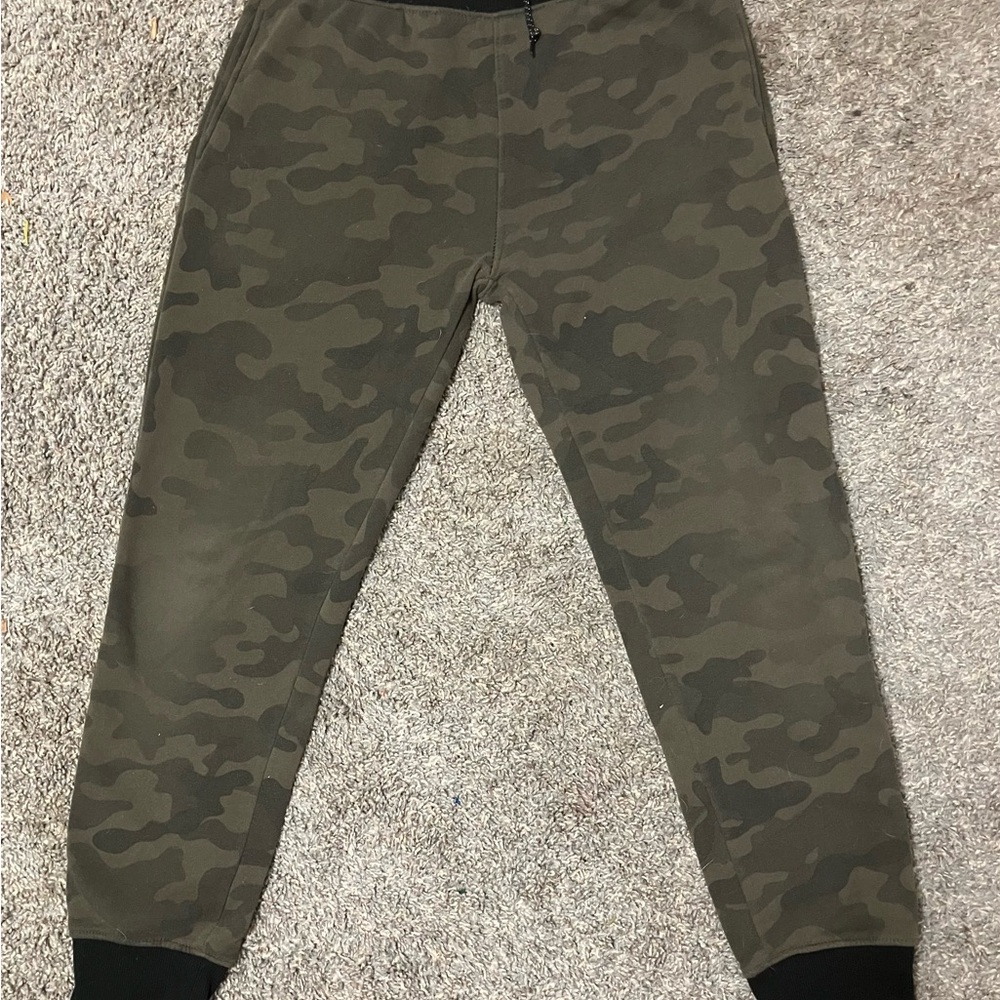Men's South Pole Camo Joggers (L)